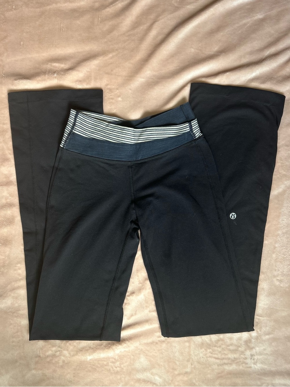 🦄 VINTAGE Lululemon Black Groove Pants ✨ Double V Cross Waistband Stripe